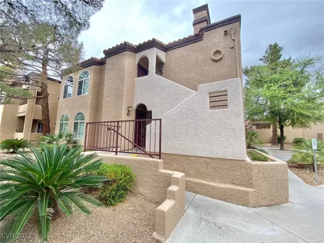 MLS: 2389882 Condo For Sale