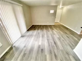 Photo #1: 2389882 Listing 