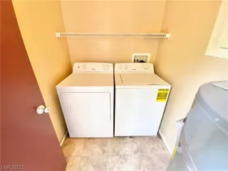 Photo #5: 2389882 Listing 