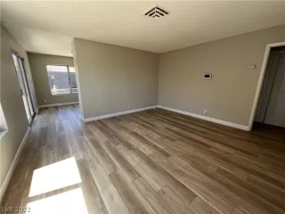 Photo #2: 2389921 Listing