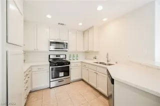 Photo #5: 2389924 Listing