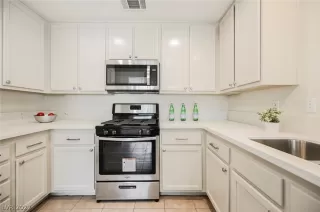 Photo #6: 2389924 Listing