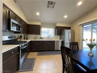 Photo #6: 2389943 Listing 