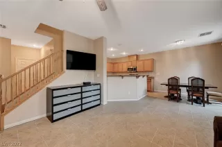 Photo #4: 2389960 Listing