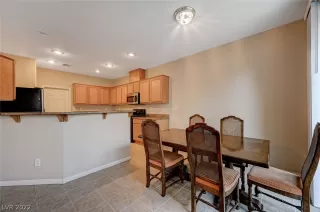 Photo #5: 2389960 Listing