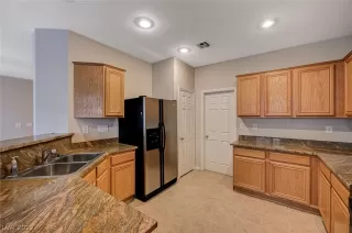 Photo #6: 2389960 Listing