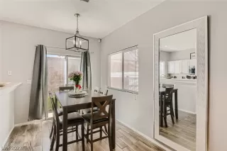 Photo #5: 2389968 Listing