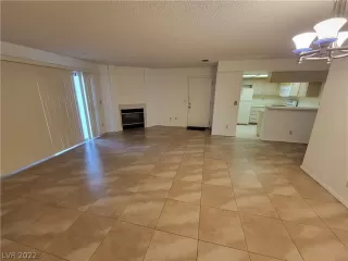 Photo #2: 2389972 Listing 