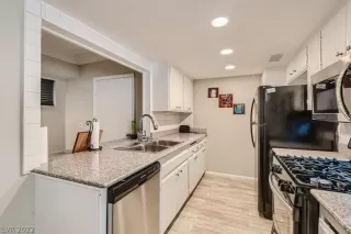 Photo #4: 2389978 Listing