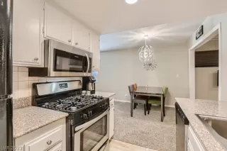 Photo #5: 2389978 Listing