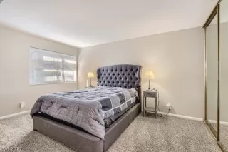 Photo #6: 2389978 Listing