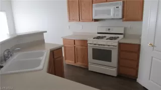 Photo #1: 2389995 Listing