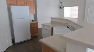 Photo #2: 2389995 Listing