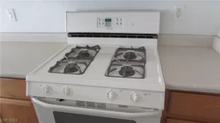 Photo #4: 2389995 Listing