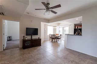 Photo #2: 2390000 Listing