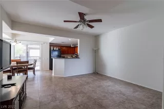 Photo #3: 2390000 Listing