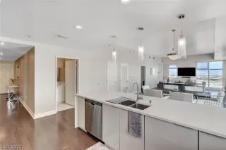 Photo #1: 2390017 Listing