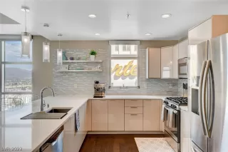 Photo #2: 2390017 Listing