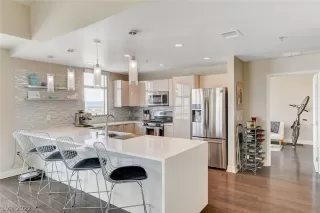 Photo #3: 2390017 Listing