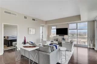 Photo #4: 2390017 Listing