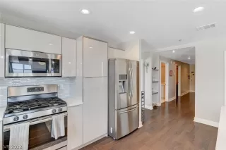 Photo #5: 2390017 Listing