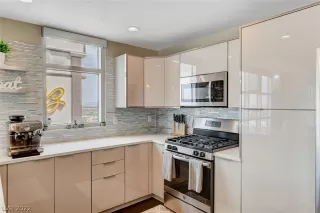 Photo #6: 2390017 Listing