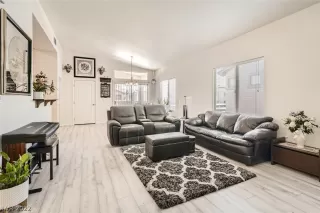 Photo #3: 2390031 Listing