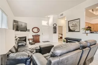 Photo #6: 2390031 Listing