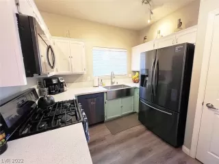 Photo #5: 2390058 Listing 