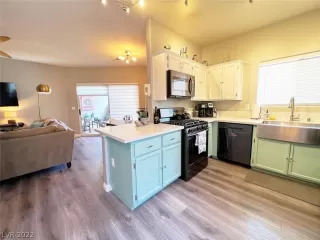 Photo #6: 2390058 Listing 