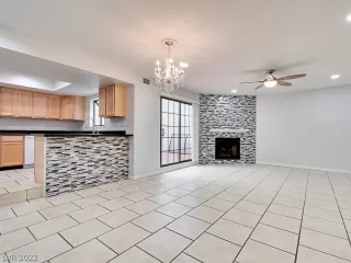 Photo #3: 2390076 Listing 