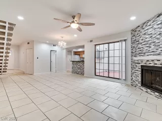 Photo #4: 2390076 Listing 