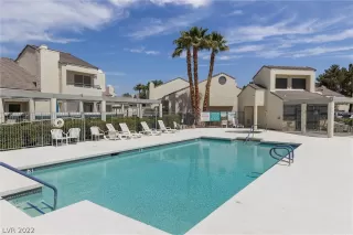 Photo #3: 2390102 Listing