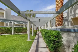 Photo #5: 2390102 Listing