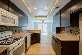 Photo #1: 2390105 Listing