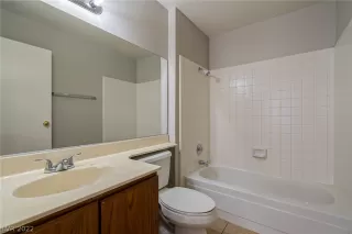 Photo #3: 2390105 Listing