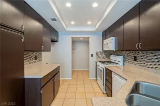 Photo #6: 2390105 Listing