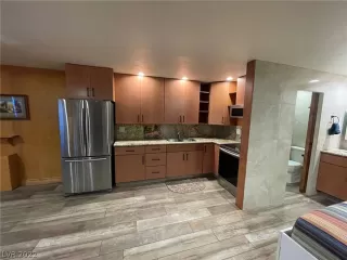 Photo #3: 2390111 Listing