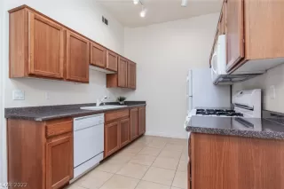 Photo #4: 2390113 Listing