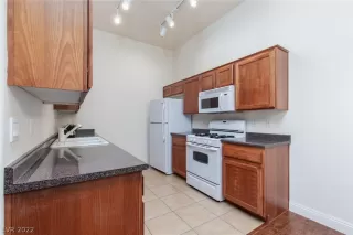 Photo #5: 2390113 Listing