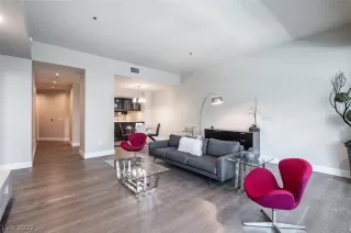 Photo #2: 2390129 Listing