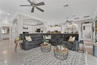 Photo #1: 2390152 Listing 