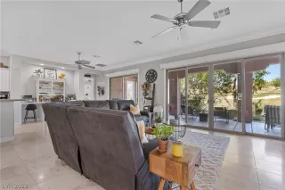 Photo #5: 2390152 Listing 