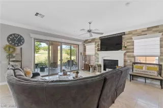 Photo #6: 2390152 Listing 