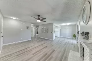 Photo #1: 2390157 Listing 