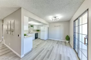 Photo #3: 2390157 Listing 