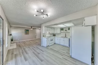 Photo #5: 2390157 Listing 