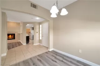 Photo #3: 2390181 Listing