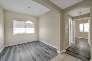 Photo #4: 2390181 Listing