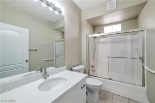 Photo #5: 2390181 Listing